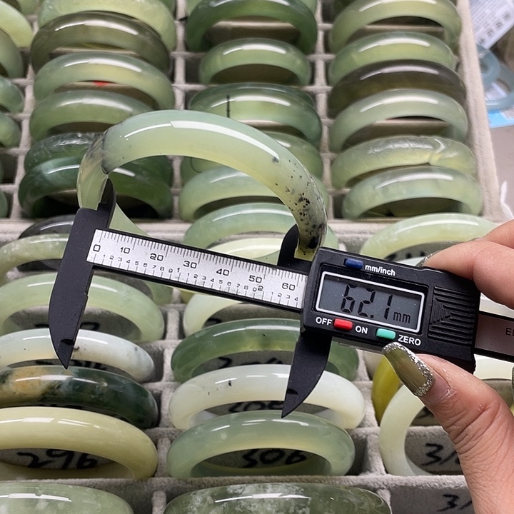 蛇纹石玉未镶嵌手镯317
