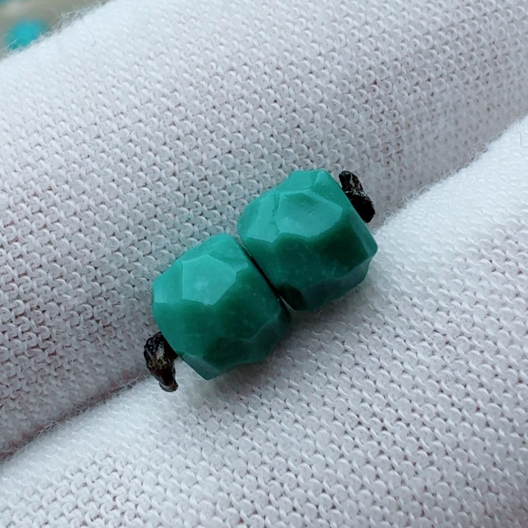 绿松石直切无相对珠5.8未镶嵌