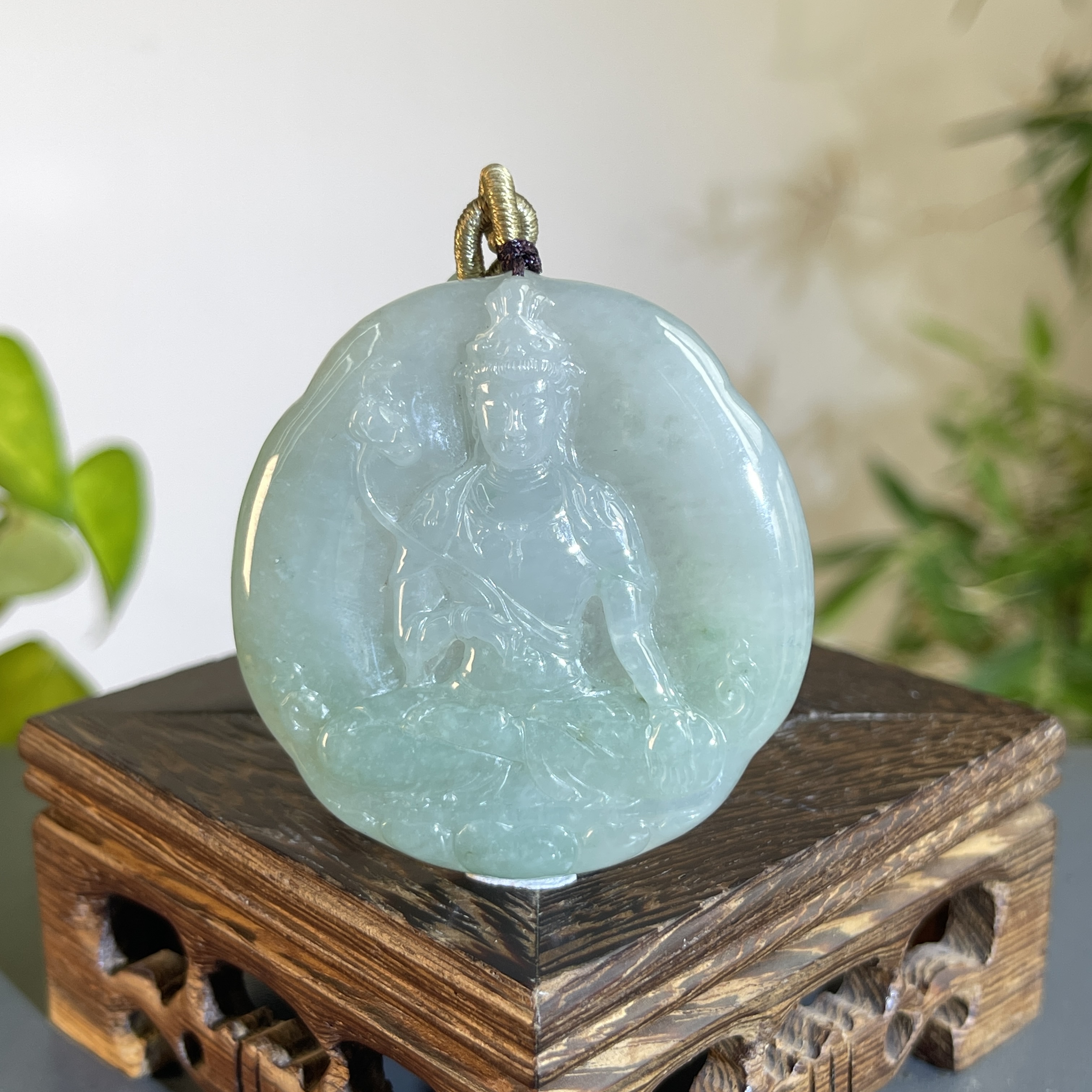 JCB15-31   天然缅甸A货翡翠   持莲观音