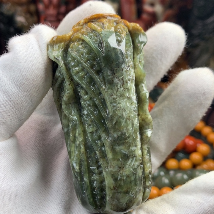 透闪石质玉未镶嵌珠宝奇石