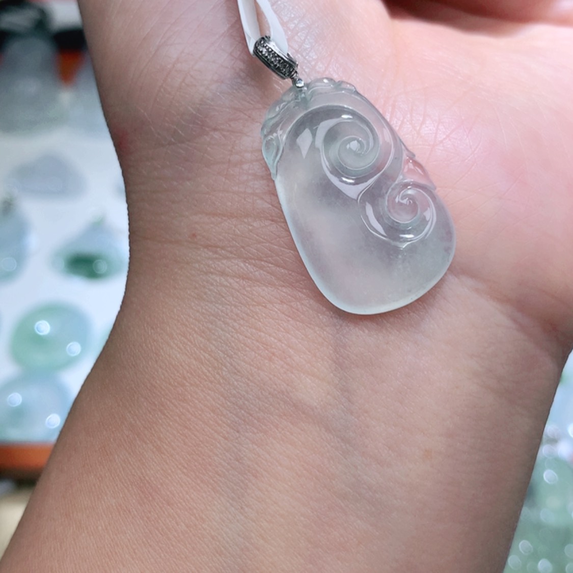 【闪购商品】翡翠颈饰18K金镶嵌如意