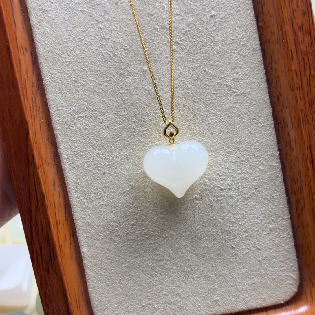 和田玉18K金镶嵌颈饰