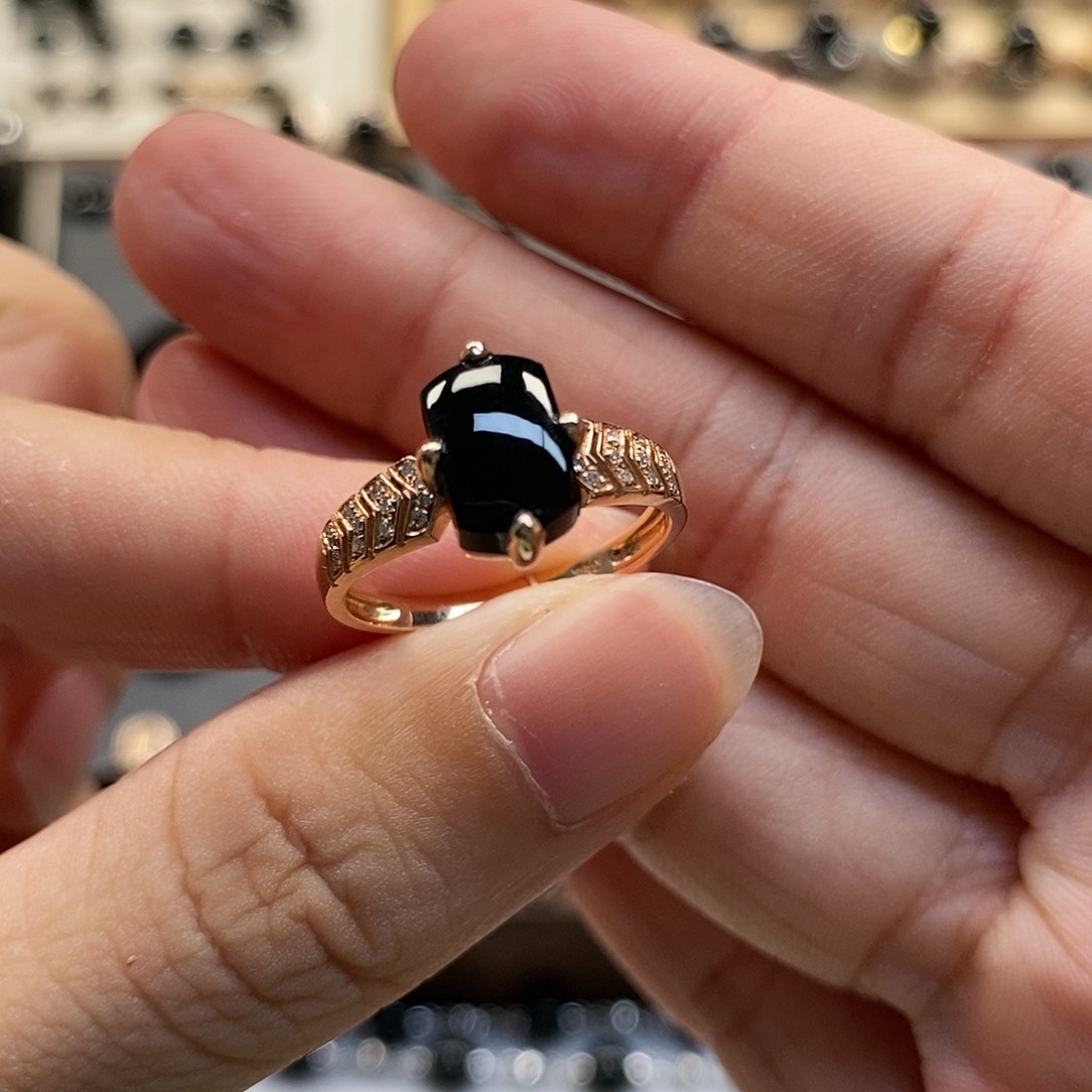 翡翠戒指18K金镶嵌墨翠