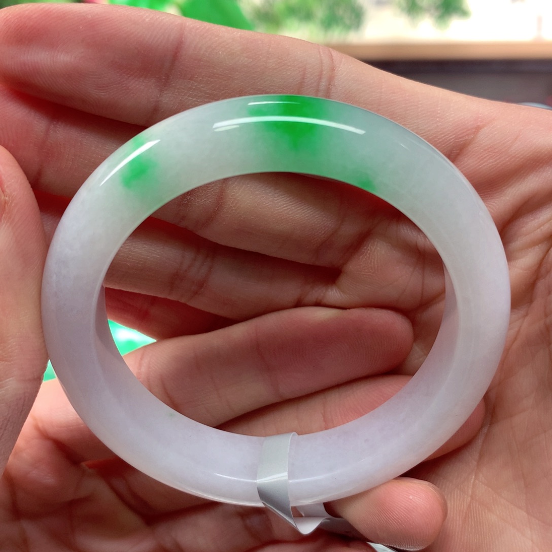 翡翠手镯未镶嵌翡翠