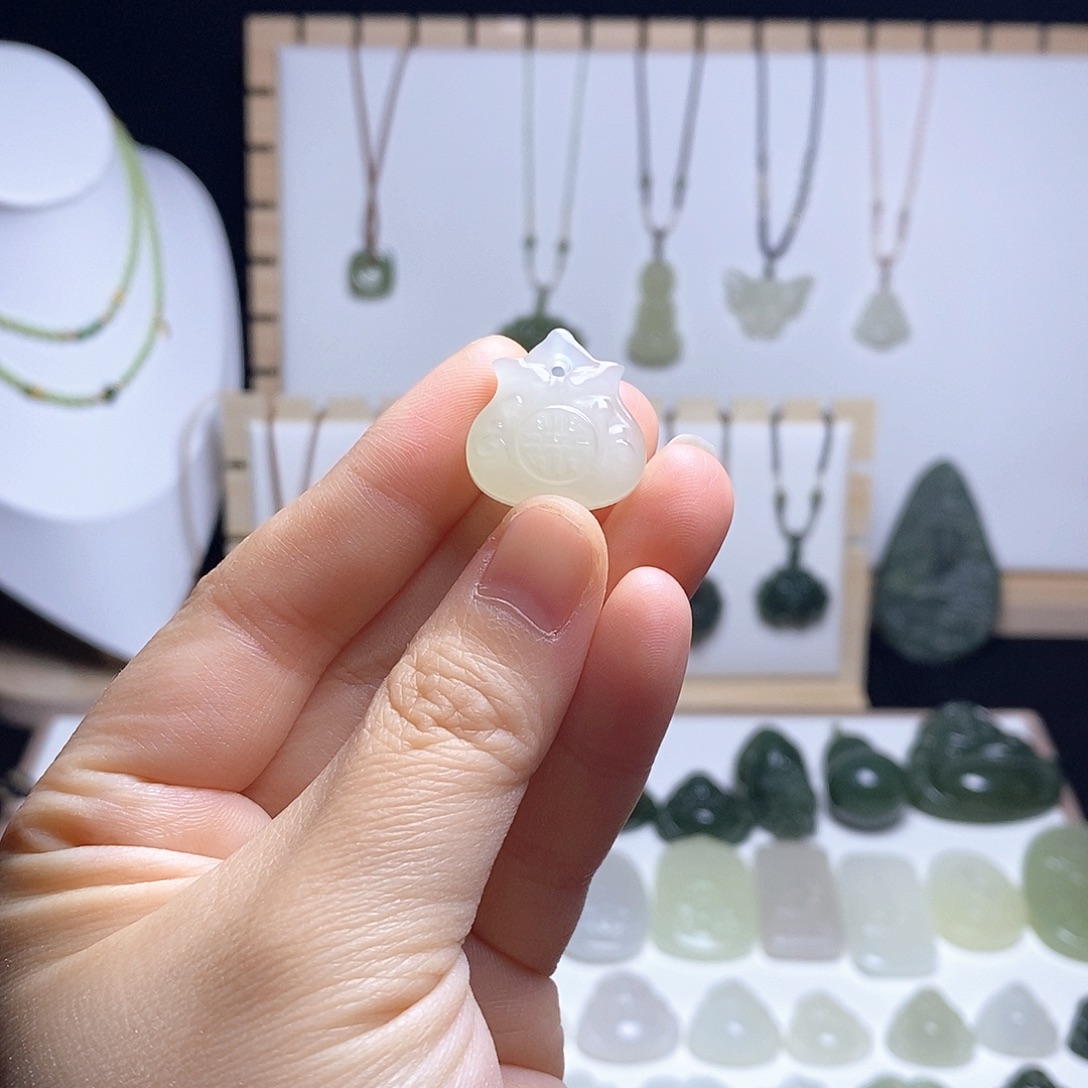 和田玉未镶嵌颈饰