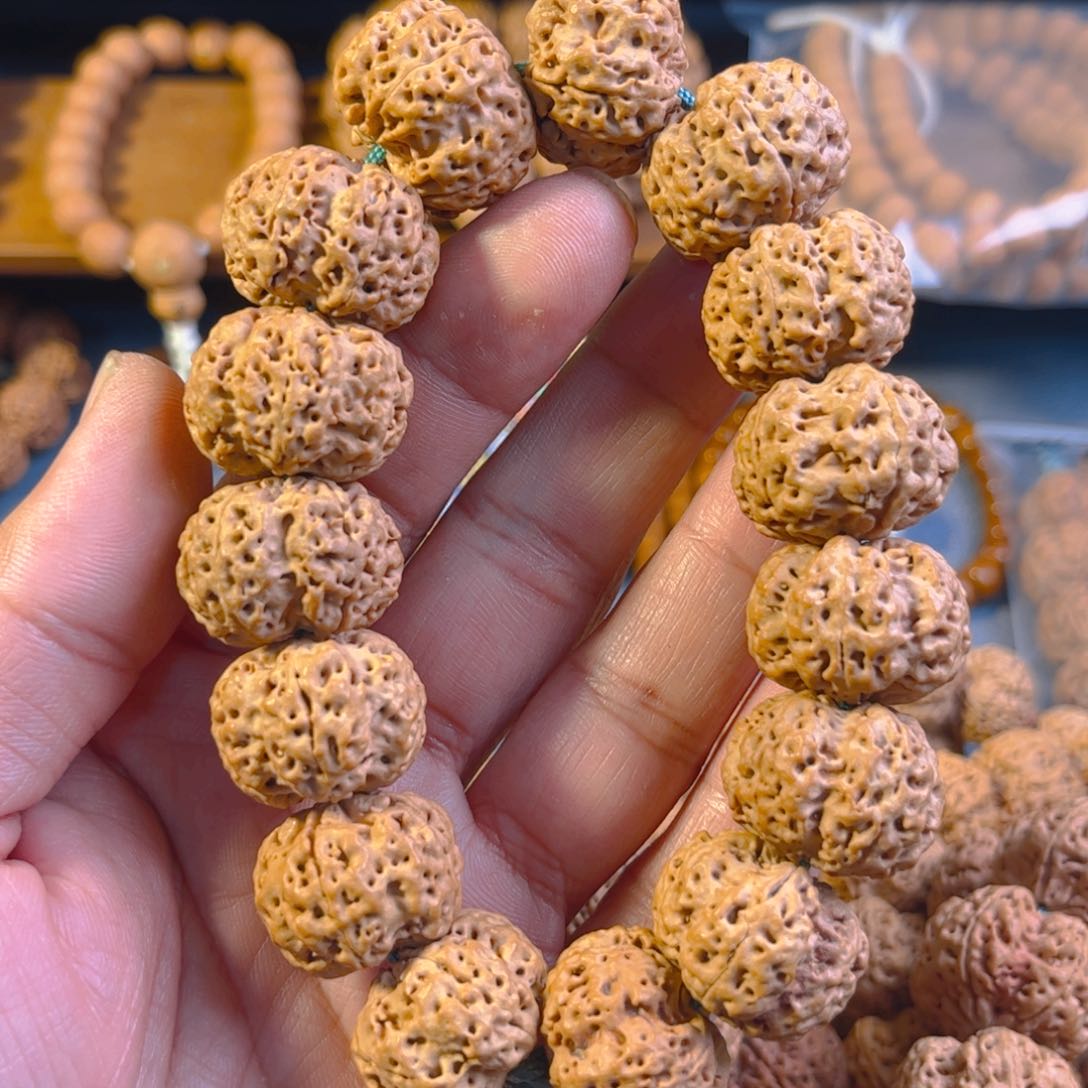 金刚菩提吊坠富***?凹底梅花