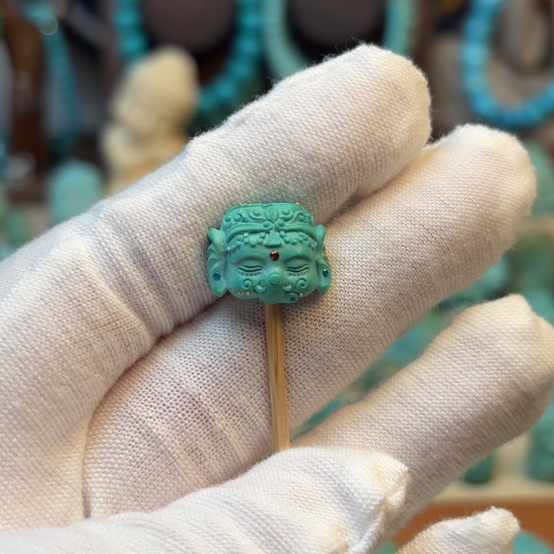 绿松石配饰未镶嵌