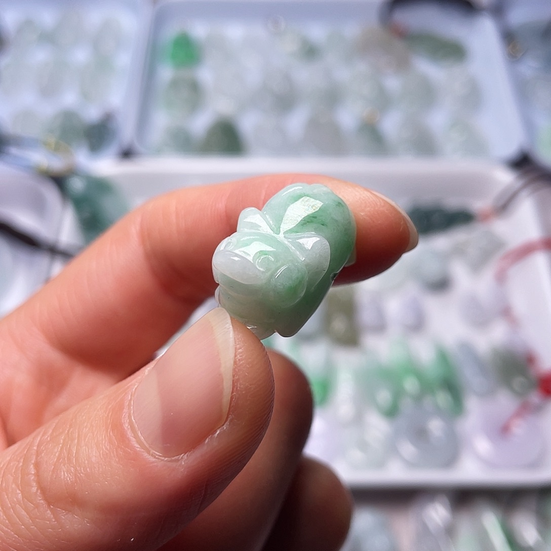 翡翠颈饰未镶嵌翡翠