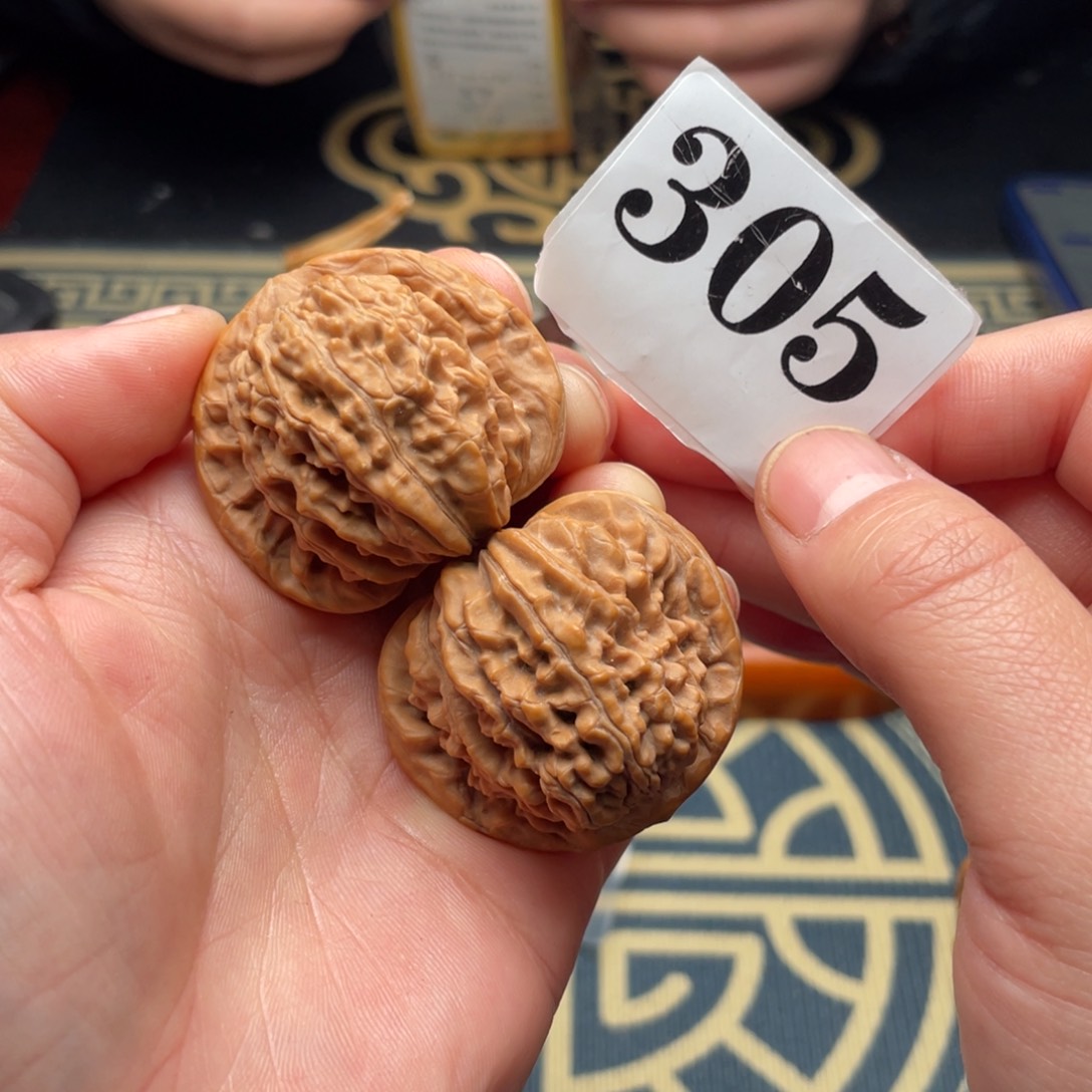 桃核吊坠40四座楼305号