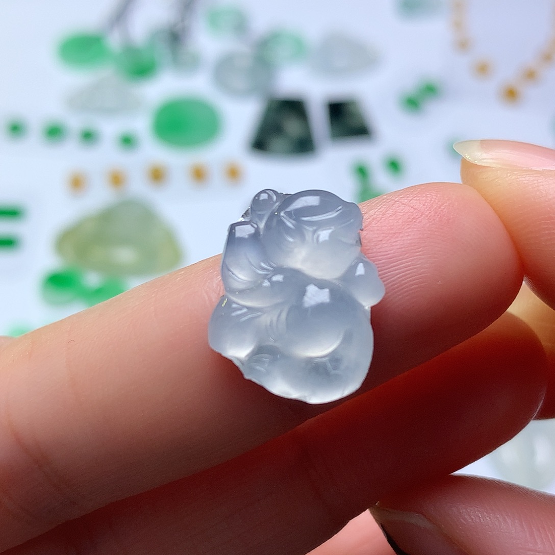 翡翠未镶嵌颈饰仙子