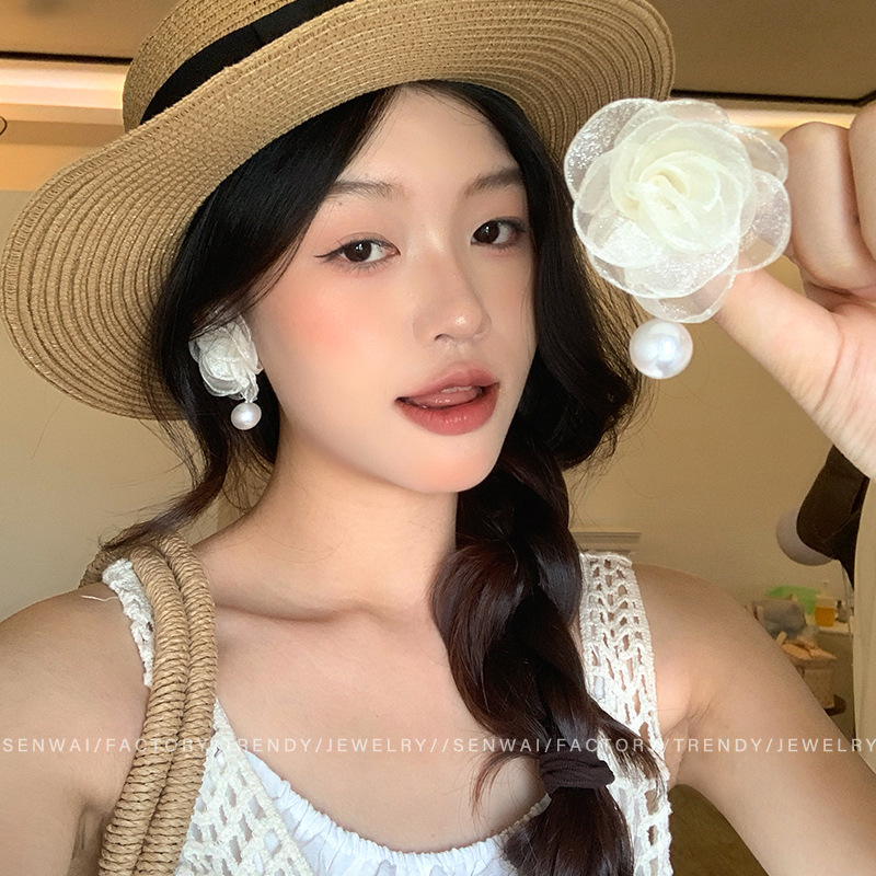 不锈钢仿珍珠耳饰 法式山茶花耳环女轻法式蓝色女免摘养耳洞