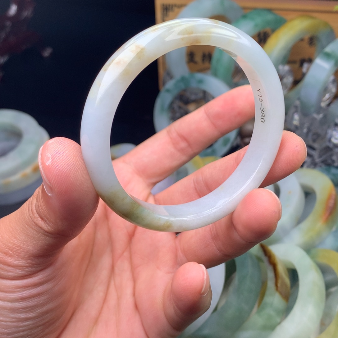 翡翠手镯未镶嵌手镯