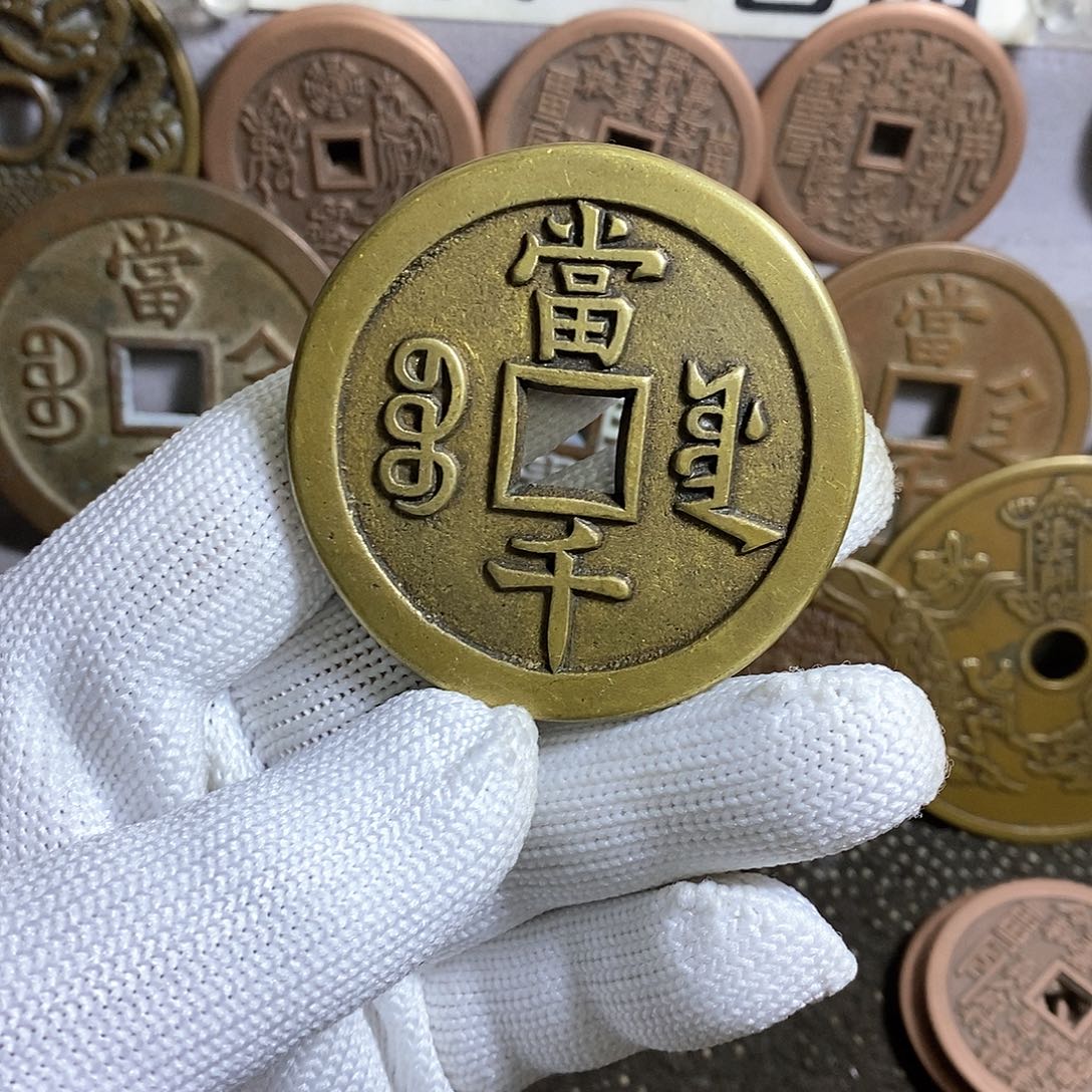 铜翻砂铸造现代工艺品01