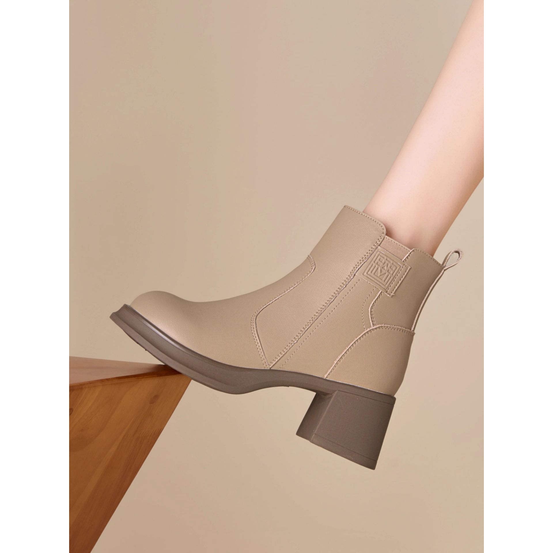 百丽淑艺【万达撤柜】真皮粗跟马丁靴女百搭气质短靴2025秋季新款女