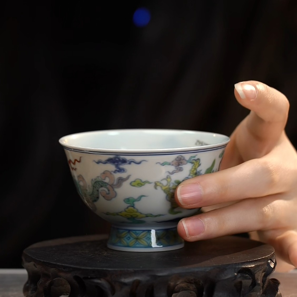 F斗彩云龙纹高足杯