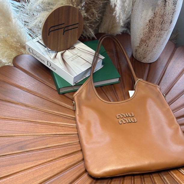 全新未使用 MIU MIU/缪缪 miumiu ivy hobo中号棕色12131848