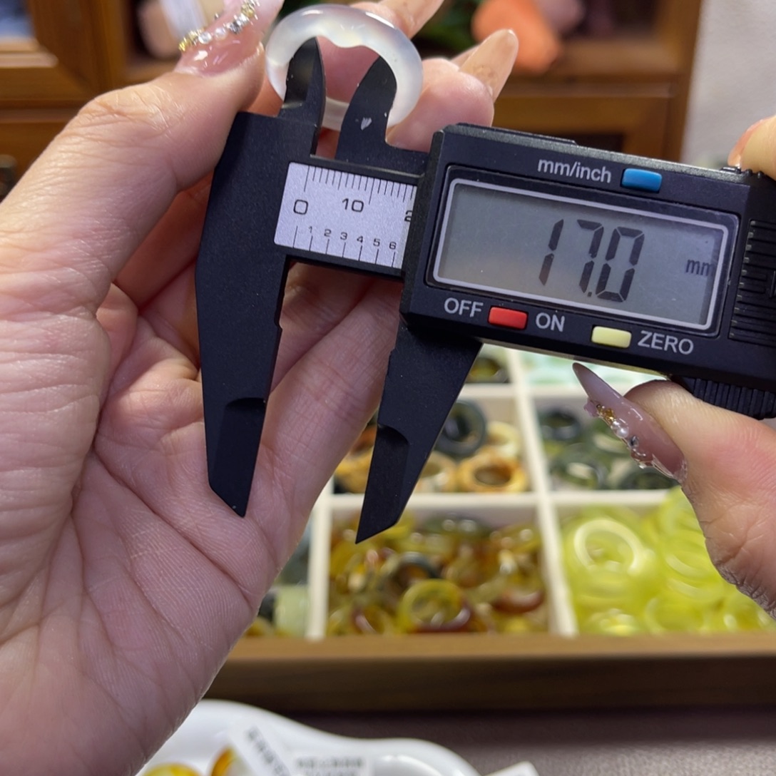 蛇纹石玉未镶嵌手镯101