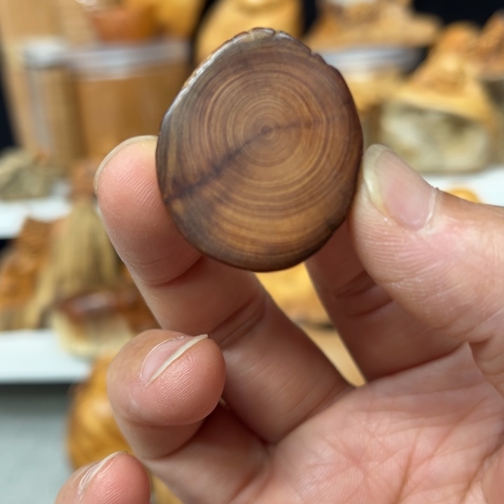 柏木（崖柏）黑油小手捻