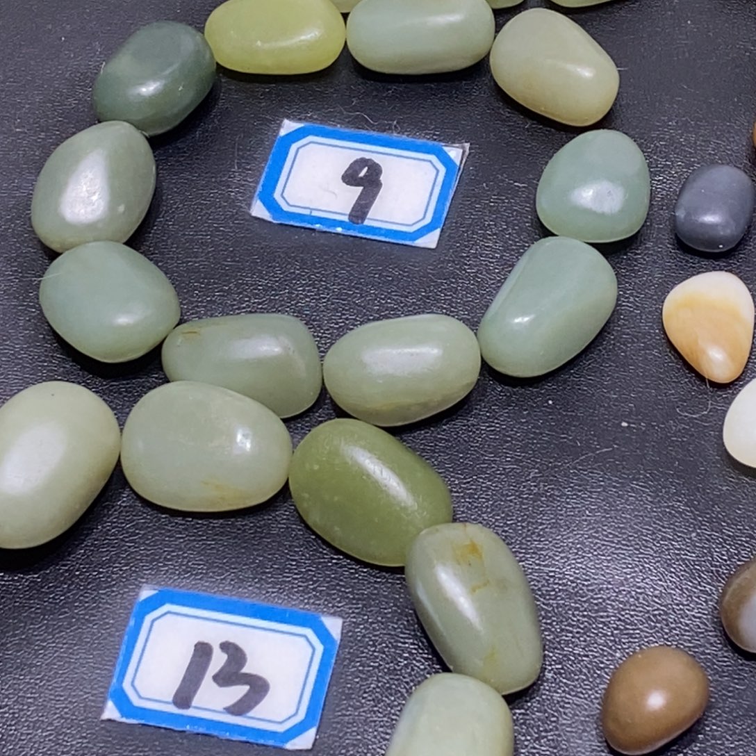 品***生和田玉未镶嵌颈饰