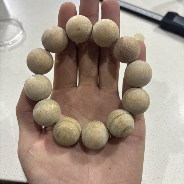 364香樟木卡2.0cm单圈手串