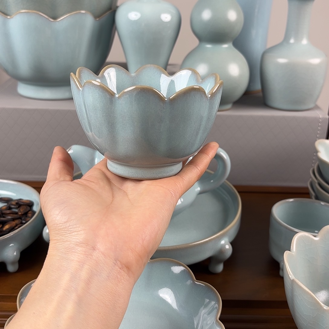 摆件天青釉中号莲花碗微瑕