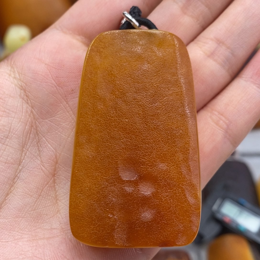 琥珀吊坠(赠链)未镶嵌