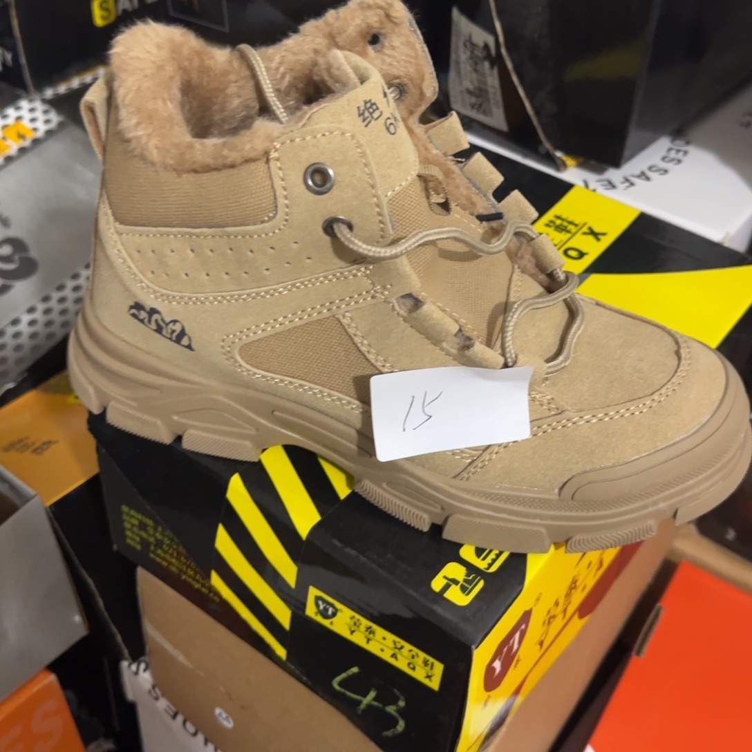 15。42码高帮卡其马丁靴棉鞋