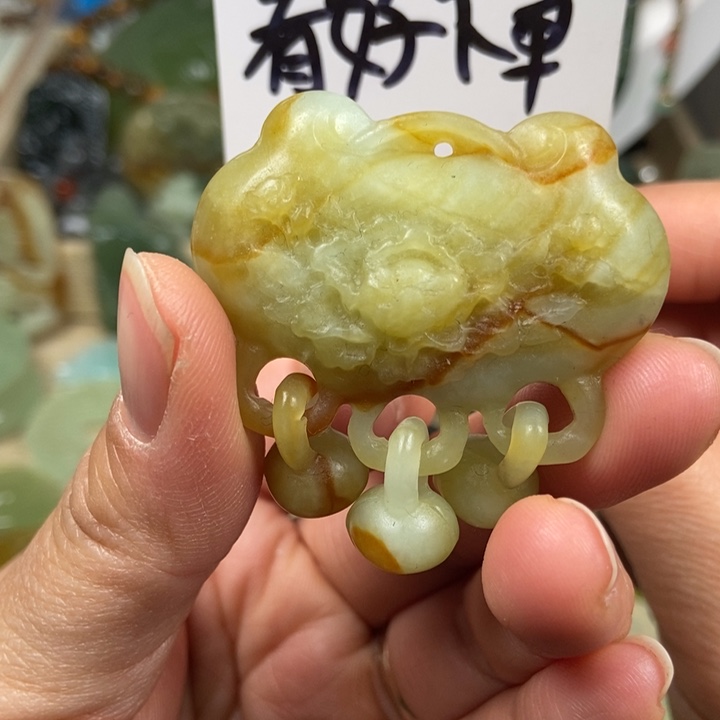 蛇纹石玉颈饰未镶嵌