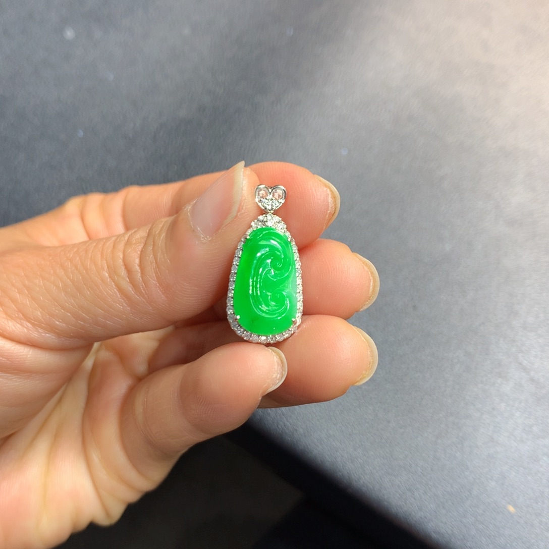 翡翠吊坠(不含链)18K金镶嵌