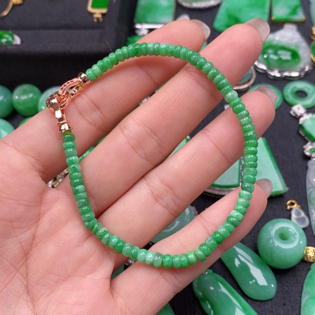 翡翠手串未镶嵌翡翠
