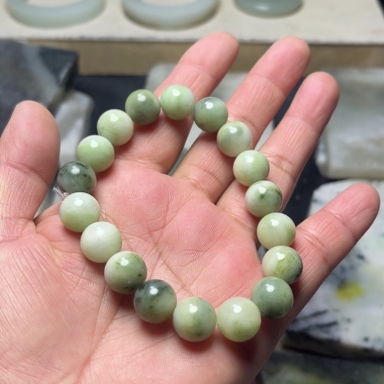 暖***心独山玉未镶嵌手链