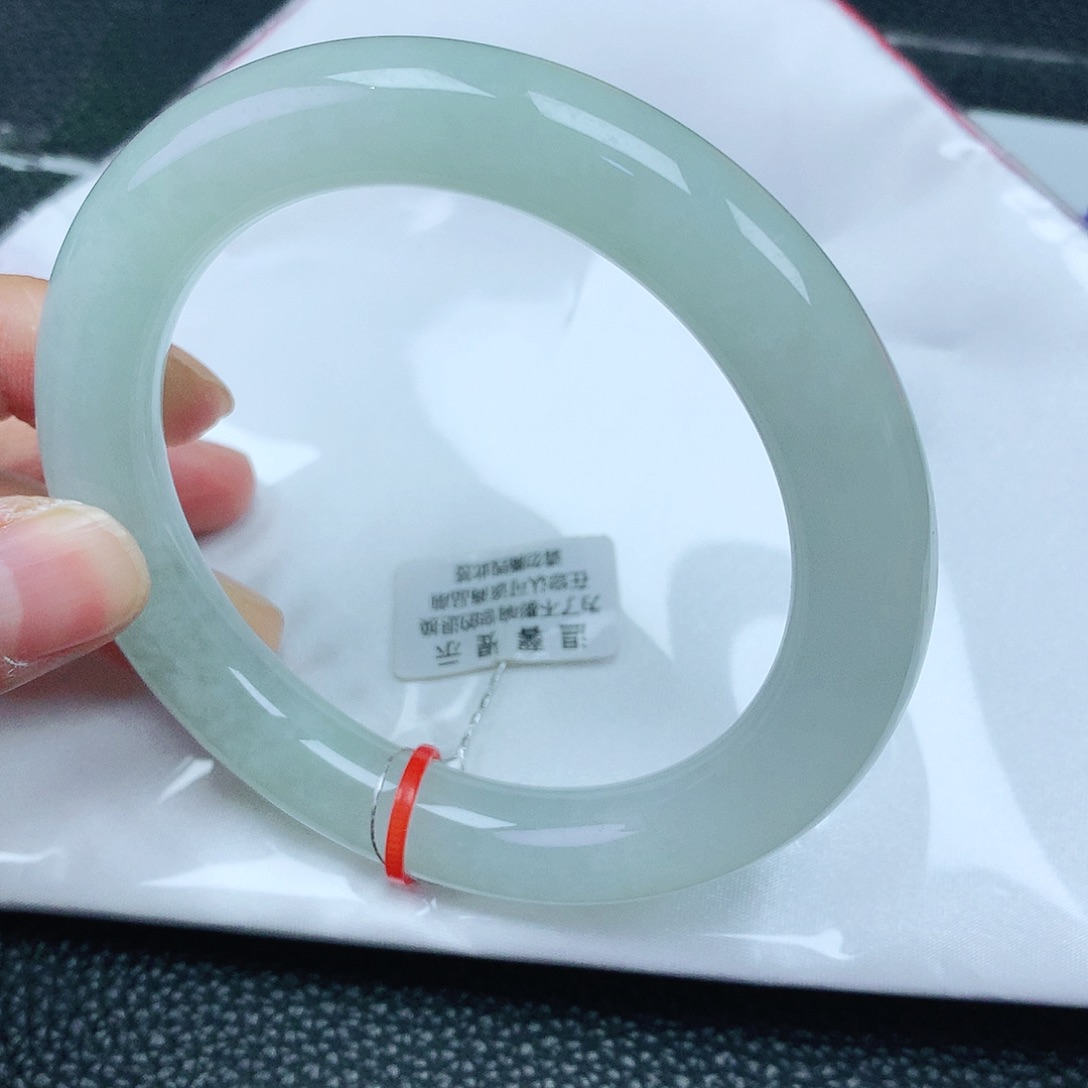 翡翠手镯未镶嵌60胖