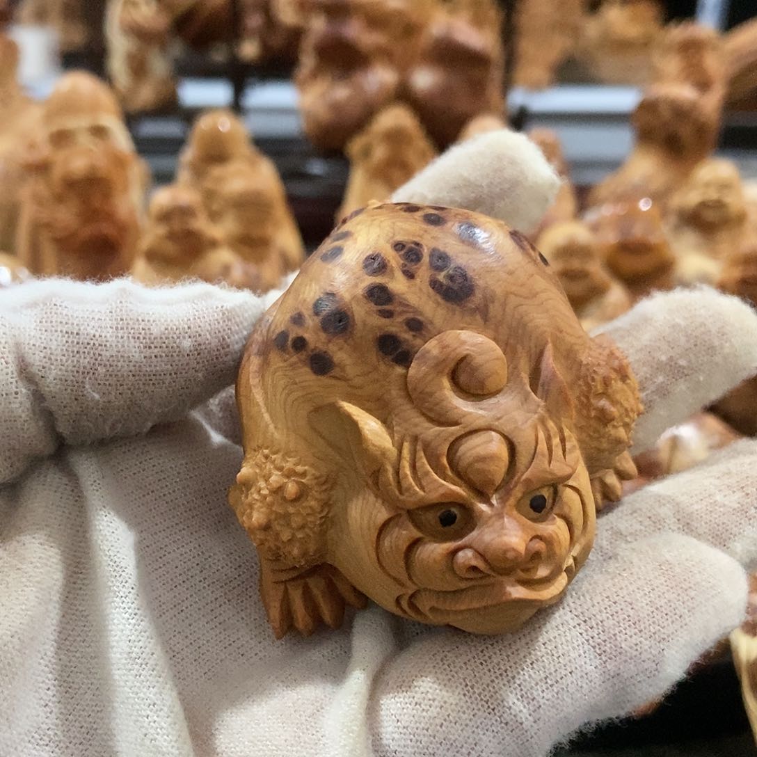 柏木（崖柏）留疤金蟾