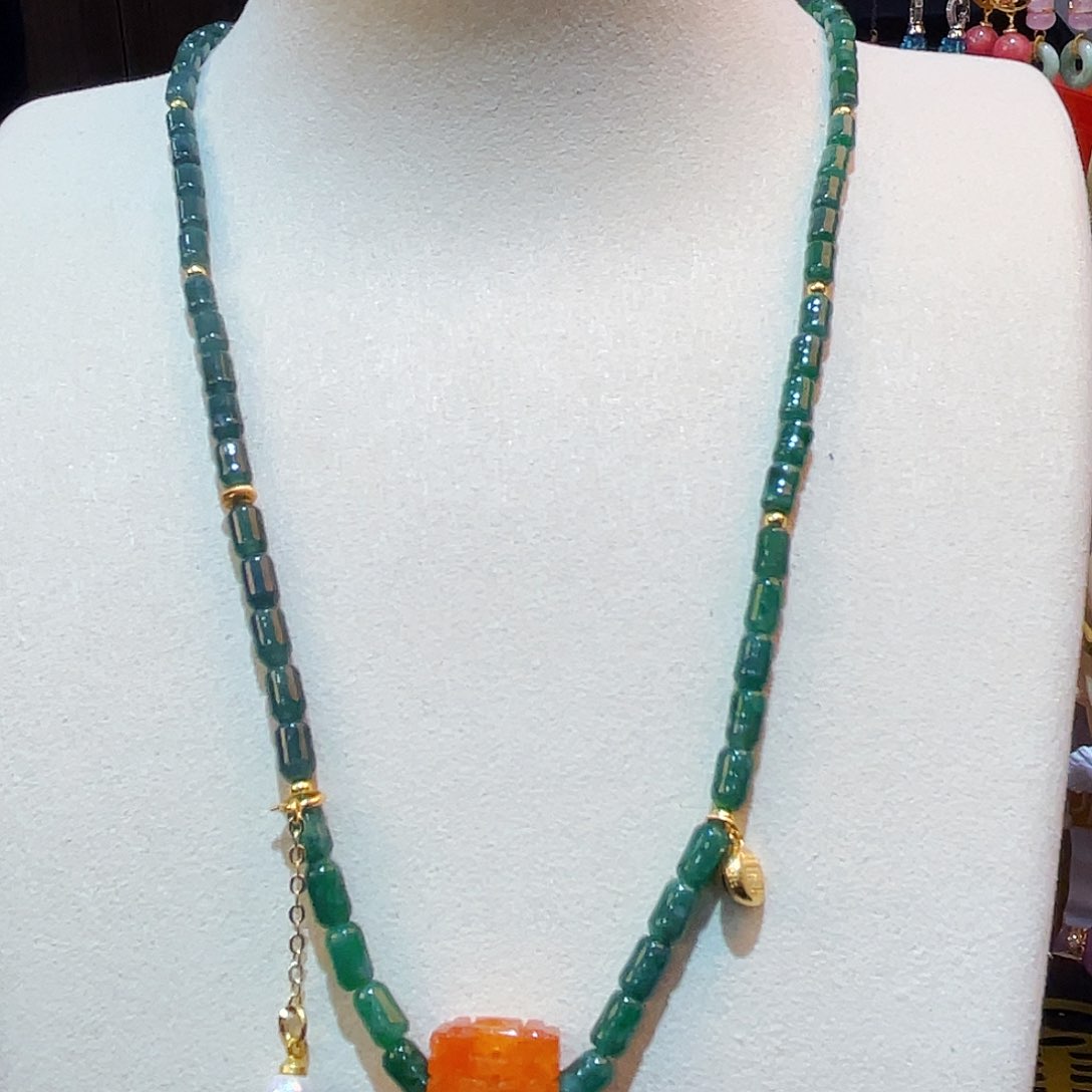 翡翠颈饰未镶嵌颈饰