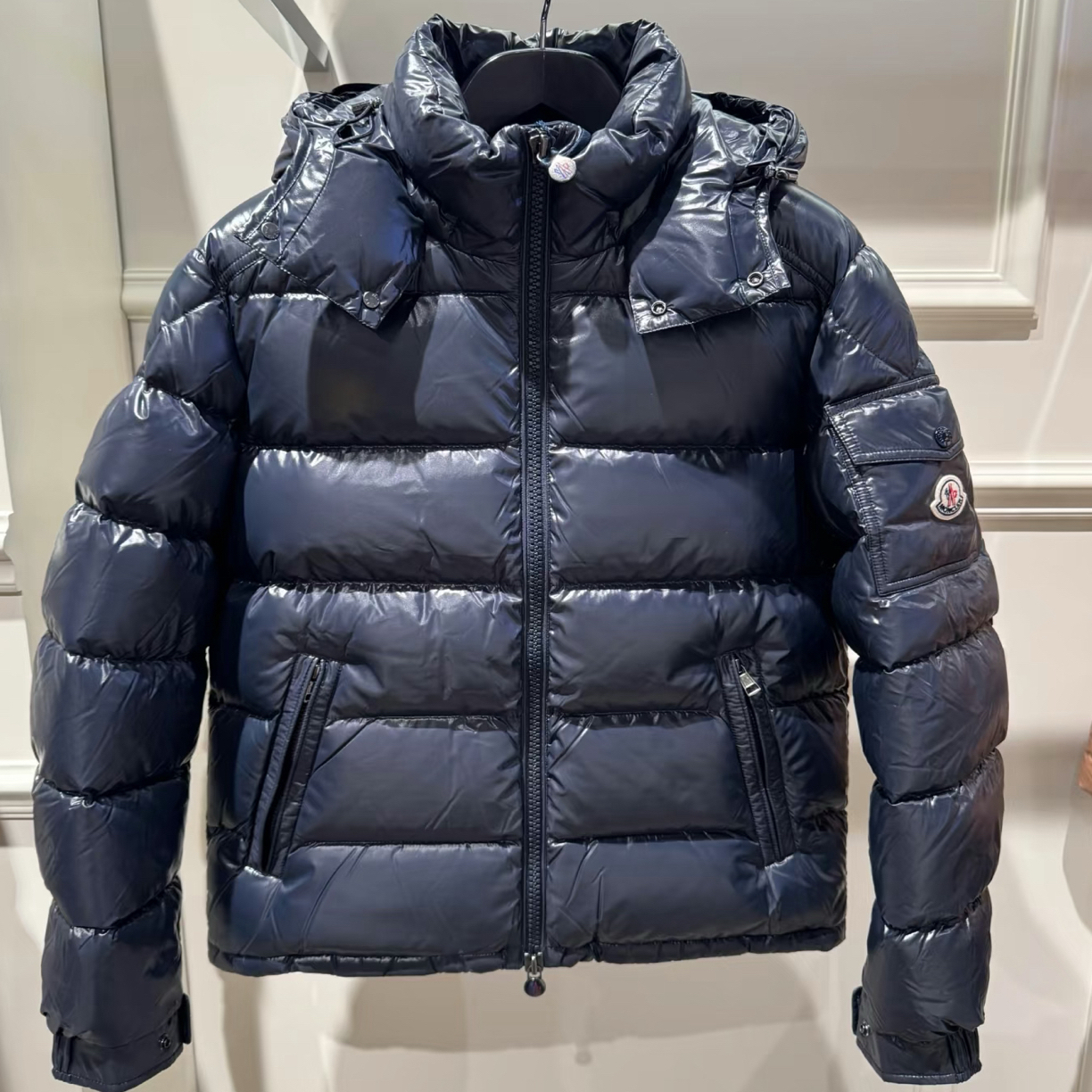 Moncler/盟可睐 男士短款鹅绒冬天漆皮亮面羽绒服 玛雅MAYA 深蓝