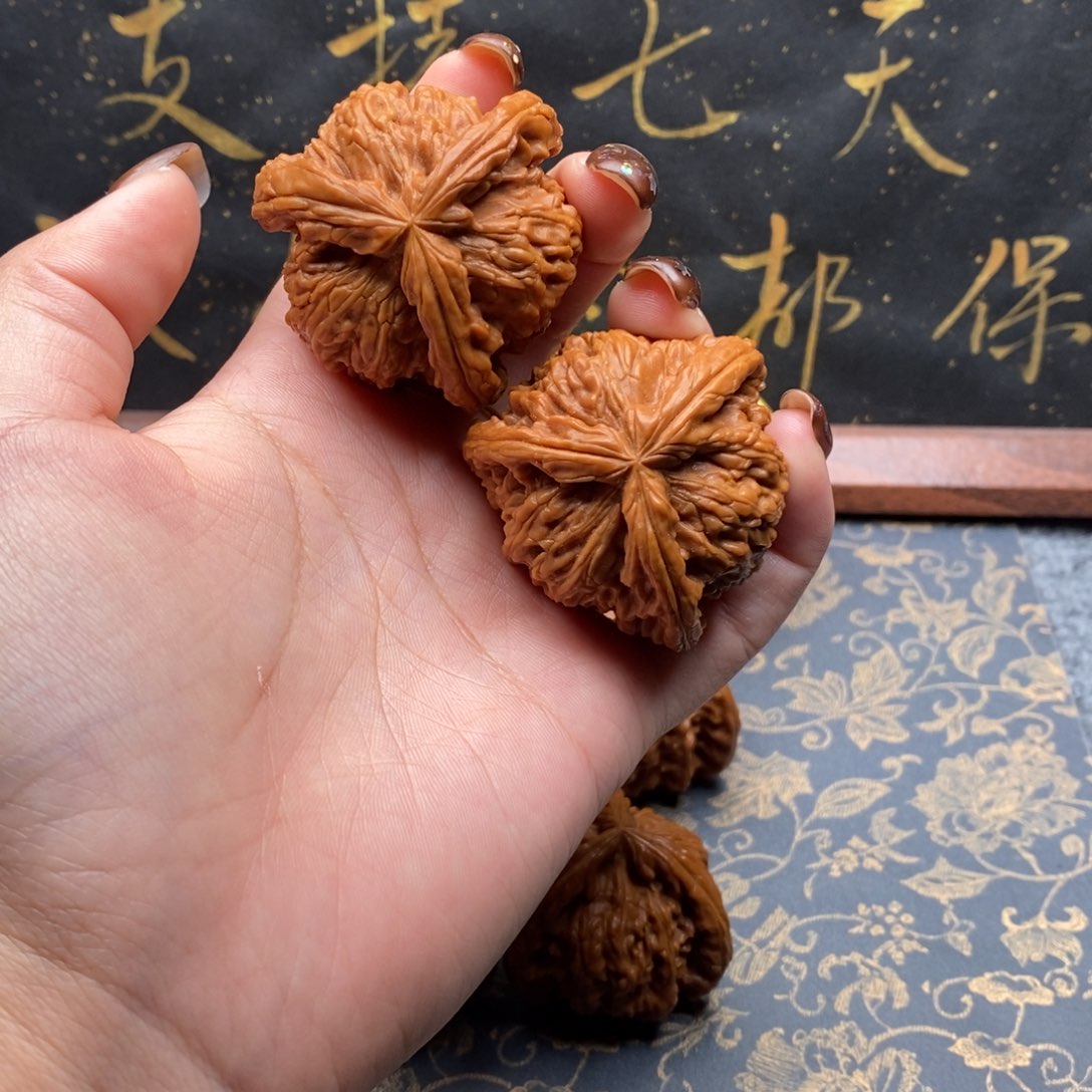 吊坠文玩核桃?白狮子