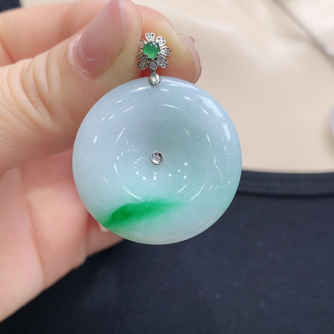 翡翠颈饰18K金镶嵌平安扣