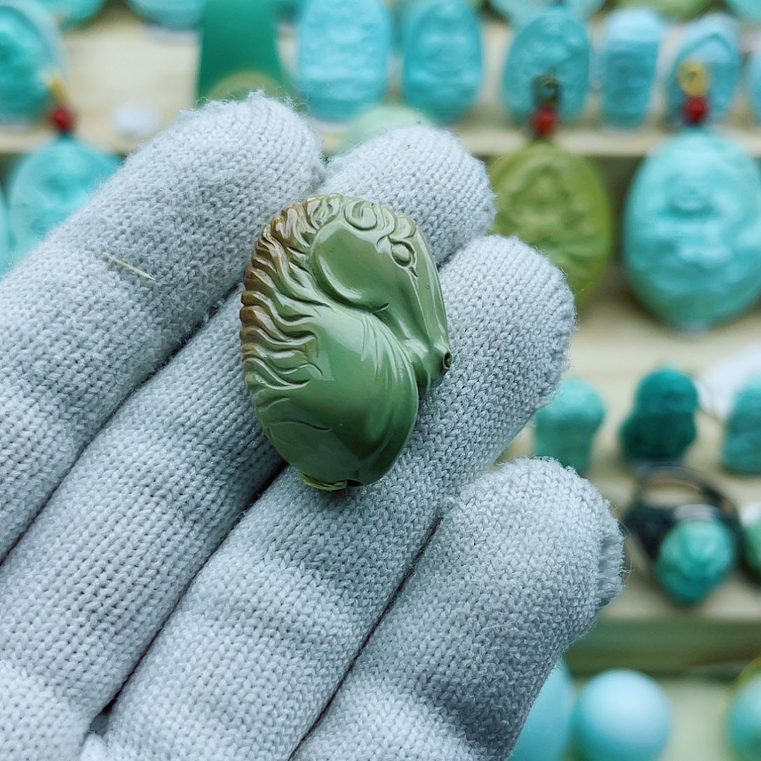 绿松石未镶嵌珠宝奇石