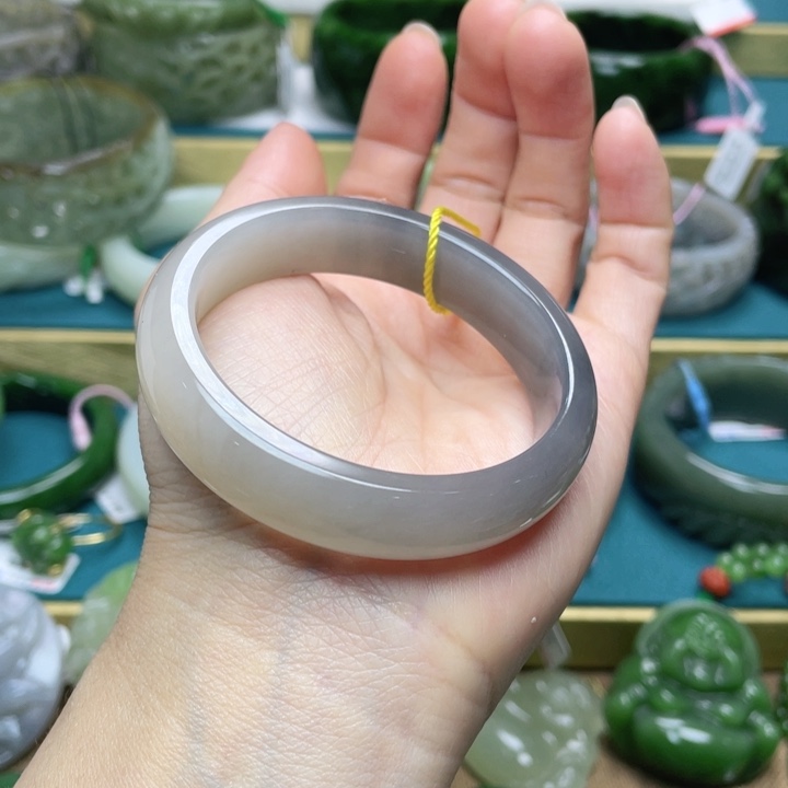 和田玉手镯51圈口 编号61未镶嵌