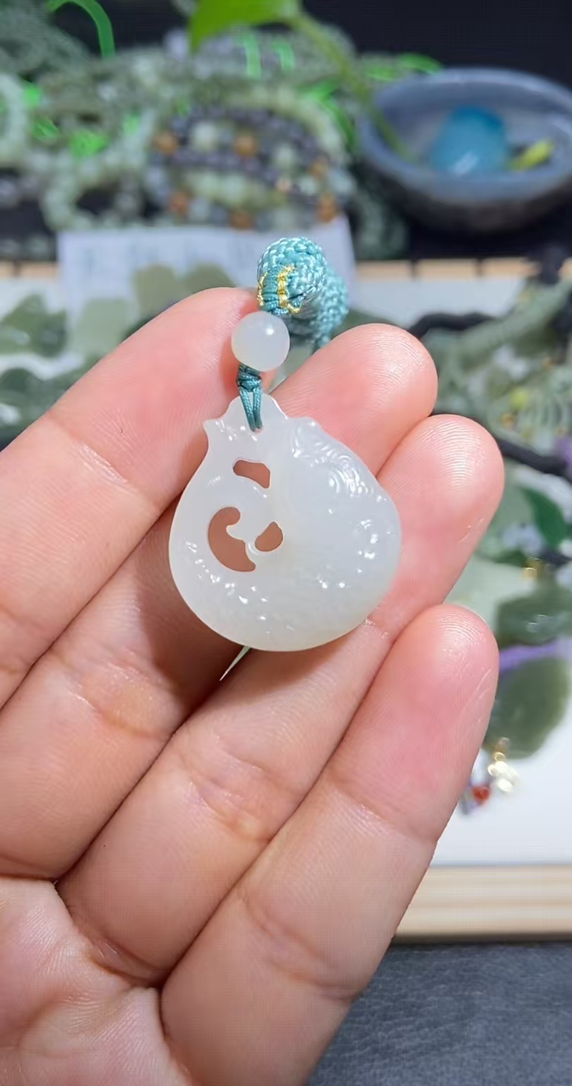 和田玉钱币鱼精美年年有鱼雅致简约适合送礼精美吊坠时尚气质手工