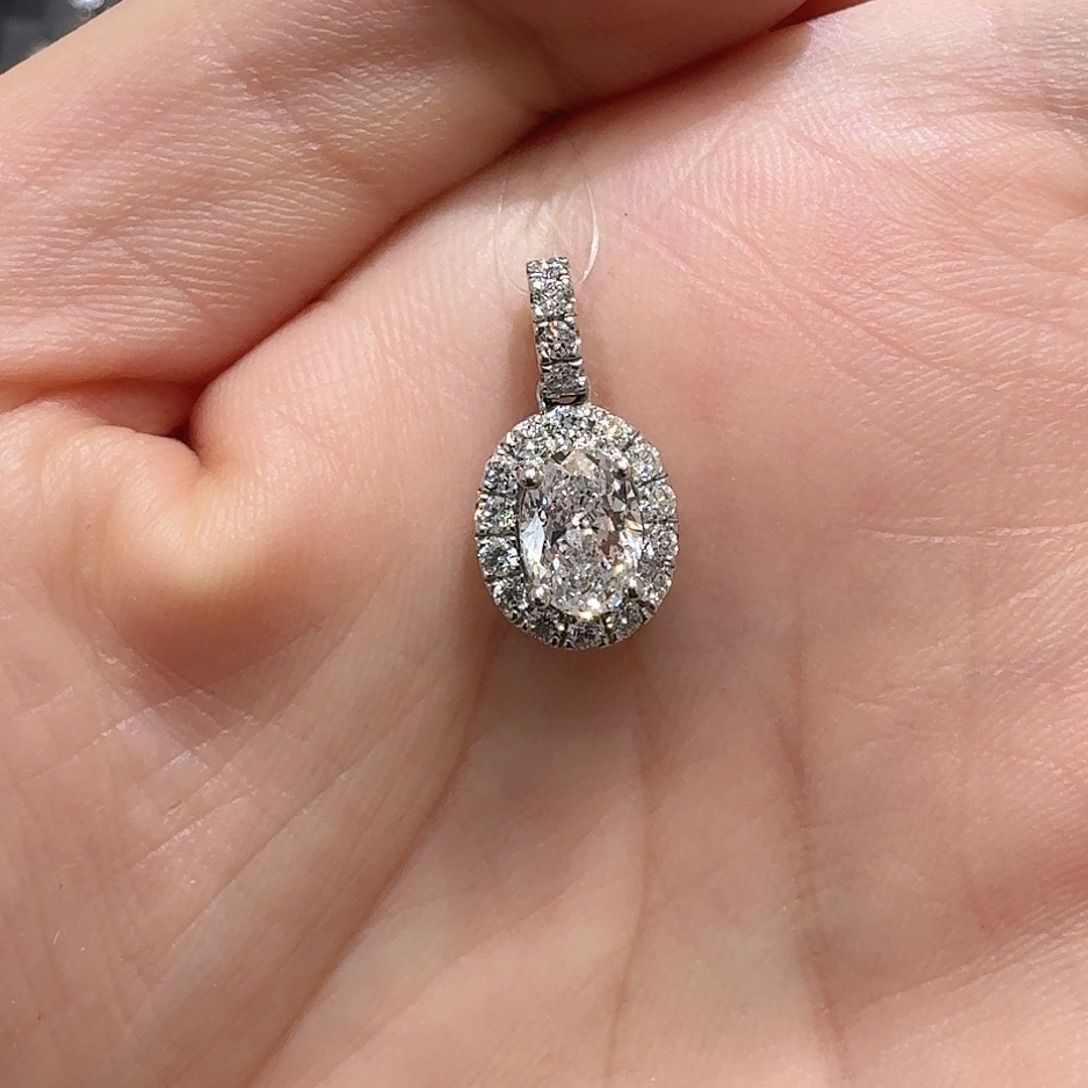 铂Pt950镶嵌实验室培育钻石颈饰