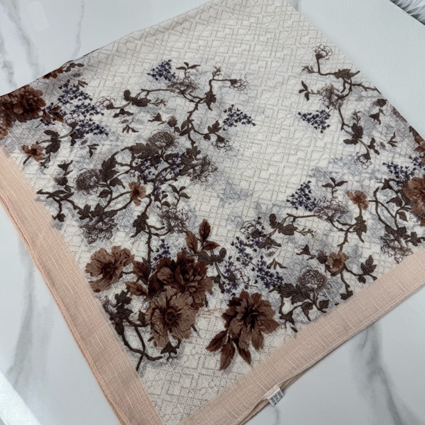 گۈللۈك پاختا ياغلىق 民族风花型人造棉女士复古百搭时尚洋气方巾