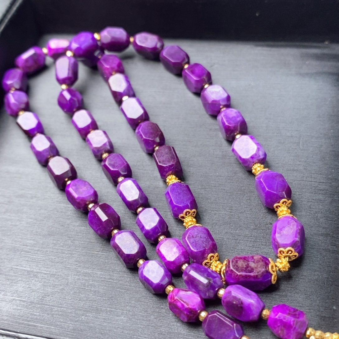 18K金镶嵌苏纪石（舒俱来）颈饰