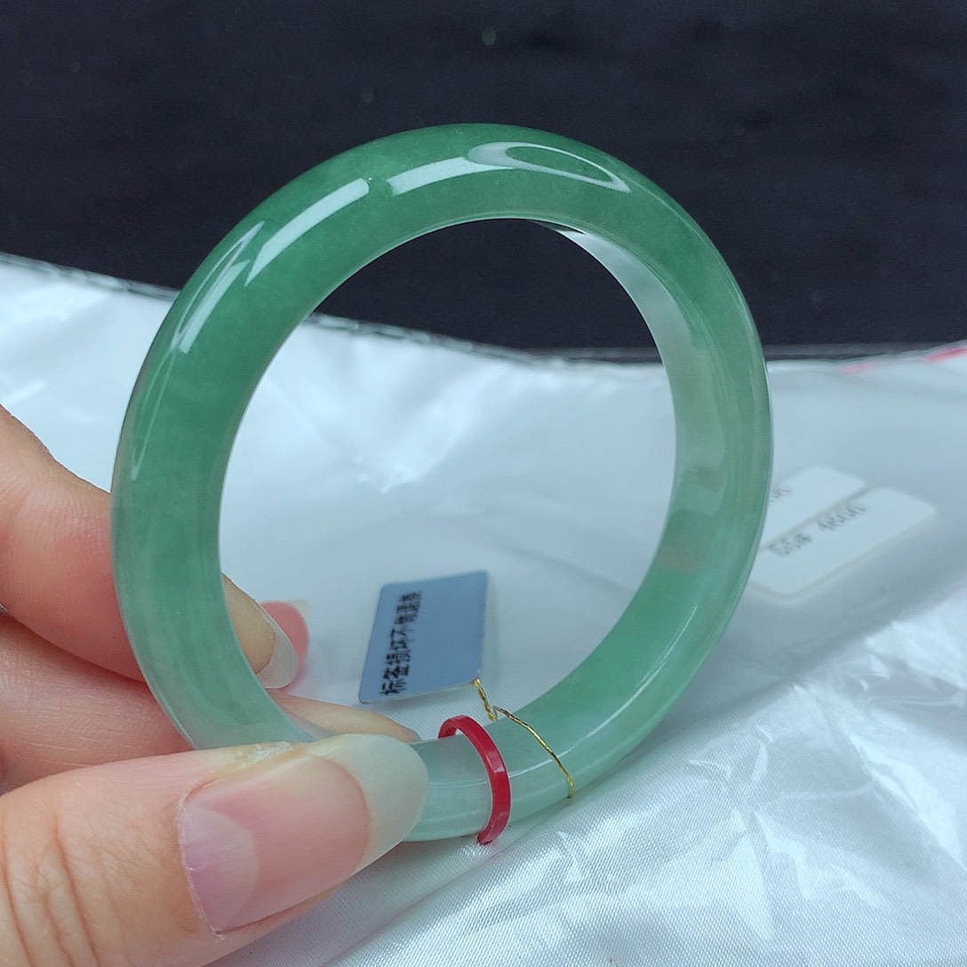 翡翠手镯未镶嵌55圈406