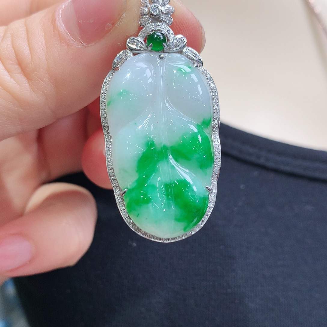 翡翠颈饰18K金镶嵌叶子