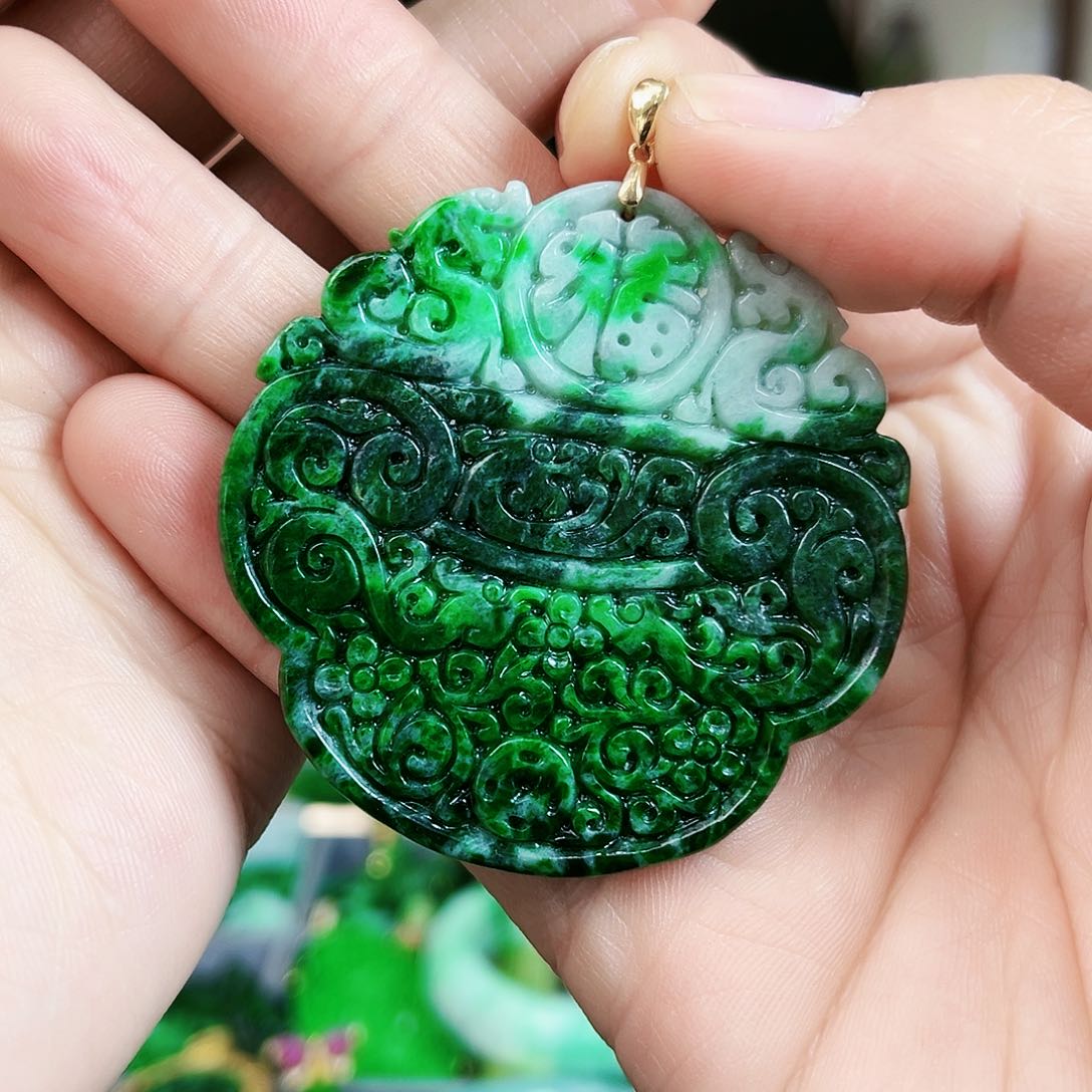 翡翠颈饰18K金镶嵌吊坠