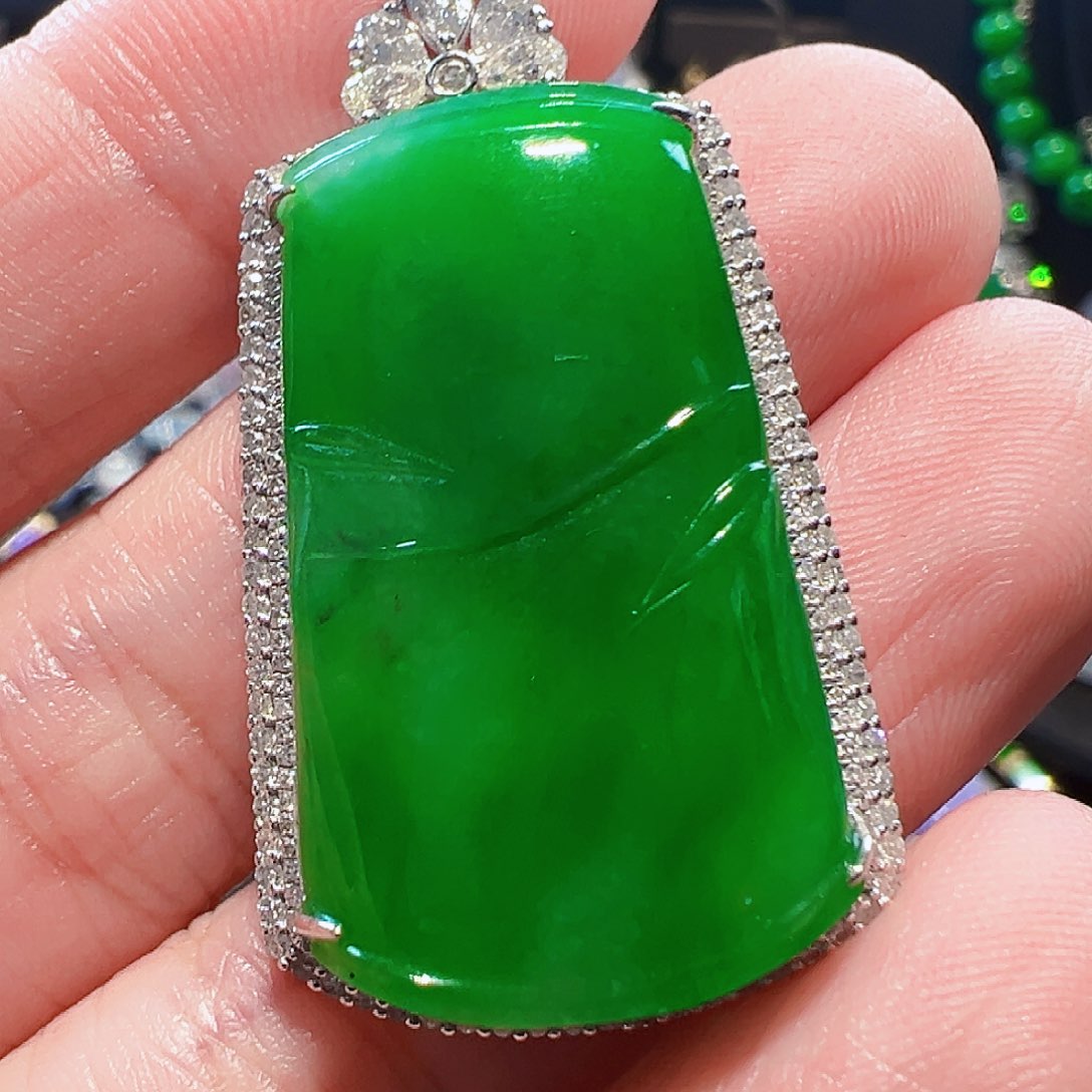 翡翠颈饰18K金镶嵌签收后24小时鉴赏期