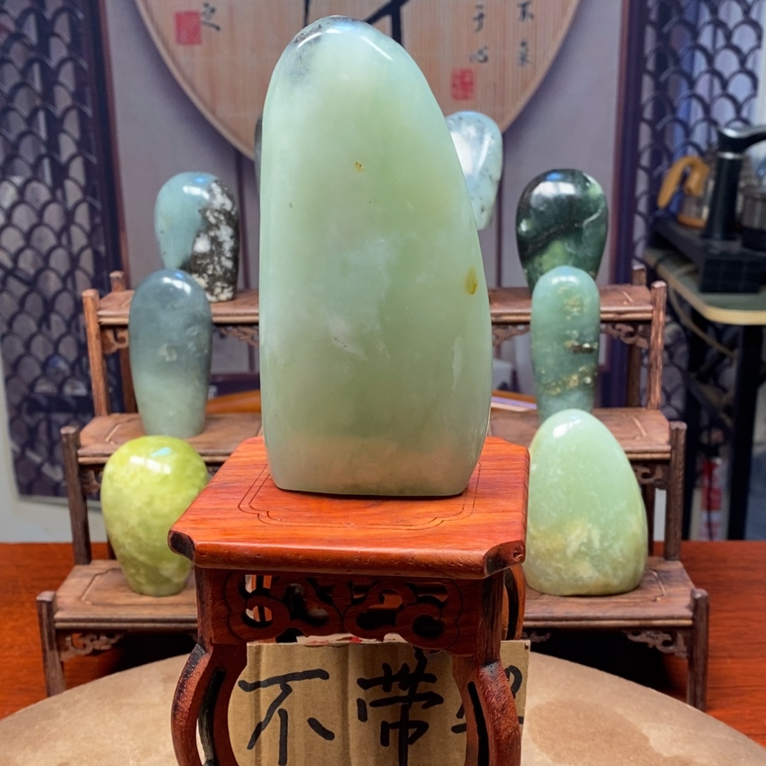 用***8岫玉未镶嵌珠宝奇石