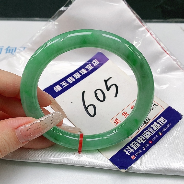 未镶嵌手镯（圆镯）翡翠