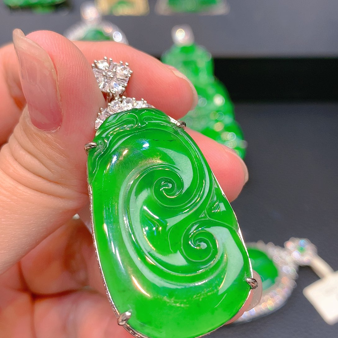 翡翠颈饰未镶嵌翡翠